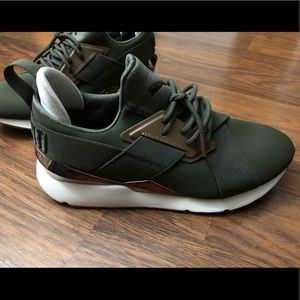 Women’s Puma Sneakers